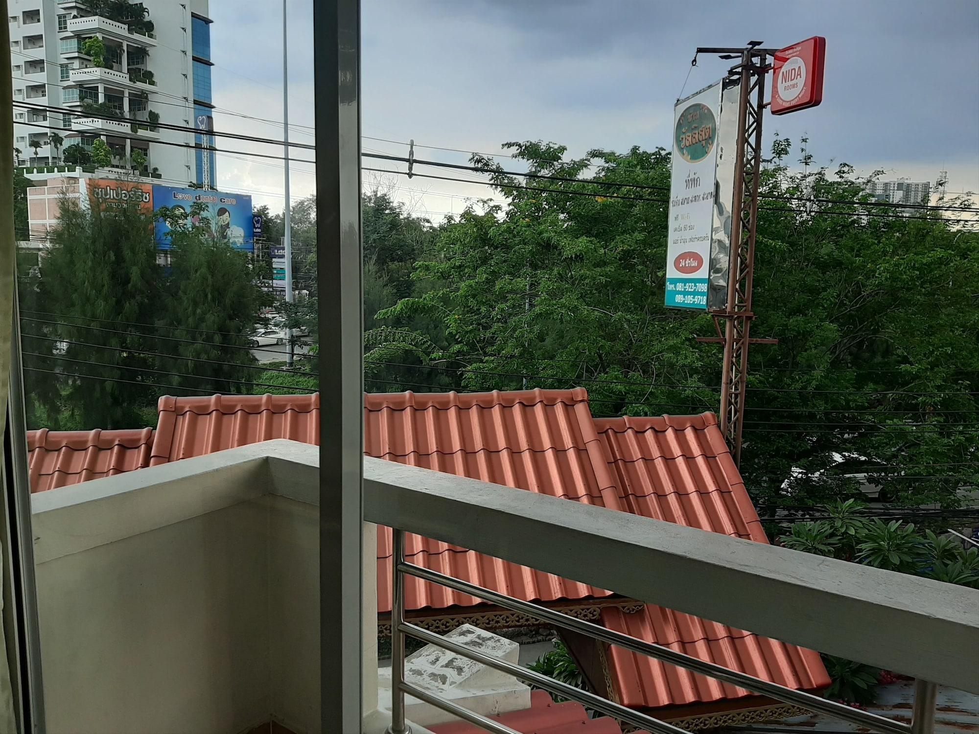 Vanlisut Hotel Ngamwongwan Nonthaburi Kültér fotó