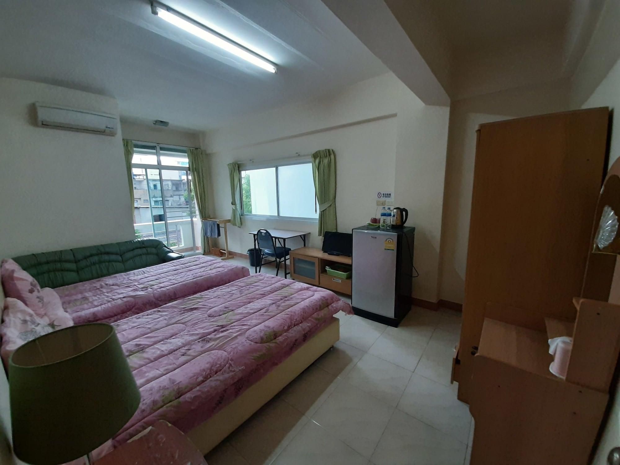 Vanlisut Hotel Ngamwongwan Nonthaburi Kültér fotó