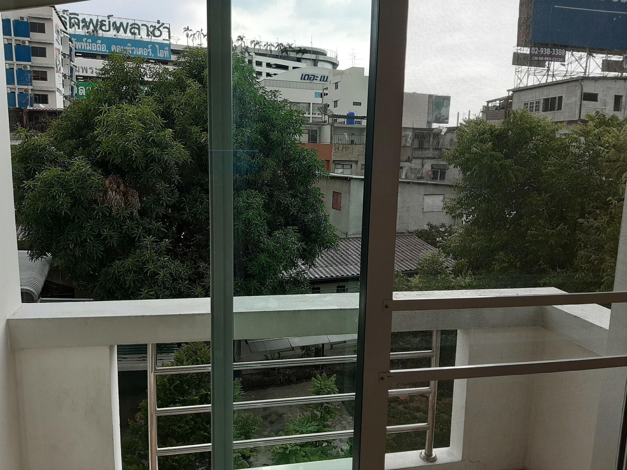 Vanlisut Hotel Ngamwongwan Nonthaburi Kültér fotó
