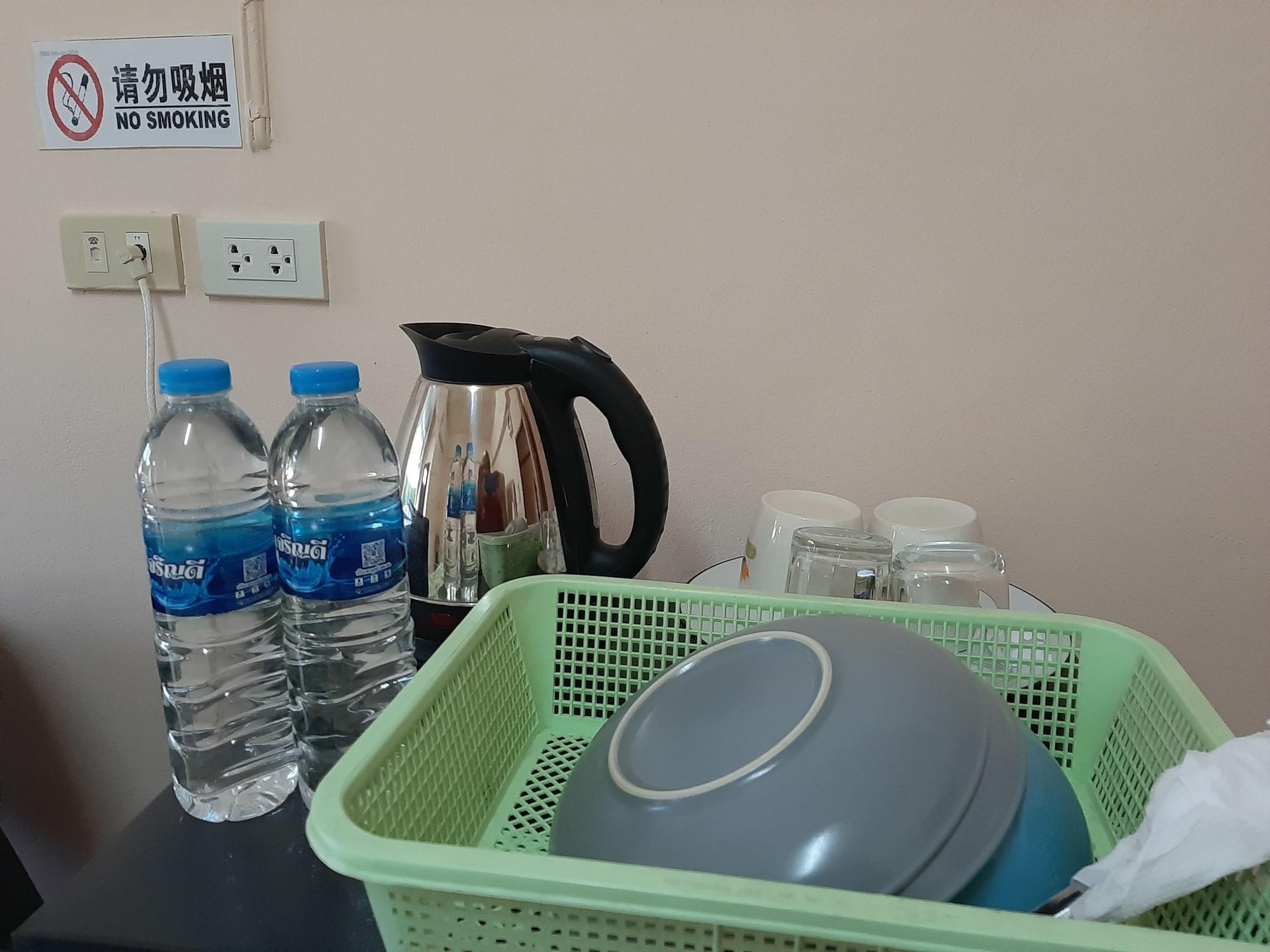 Vanlisut Hotel Ngamwongwan Nonthaburi Kültér fotó
