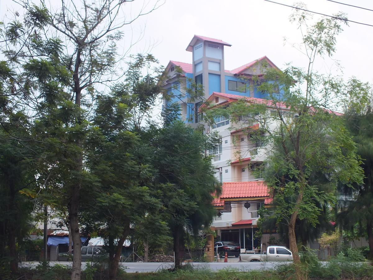 Vanlisut Hotel Ngamwongwan Nonthaburi Kültér fotó