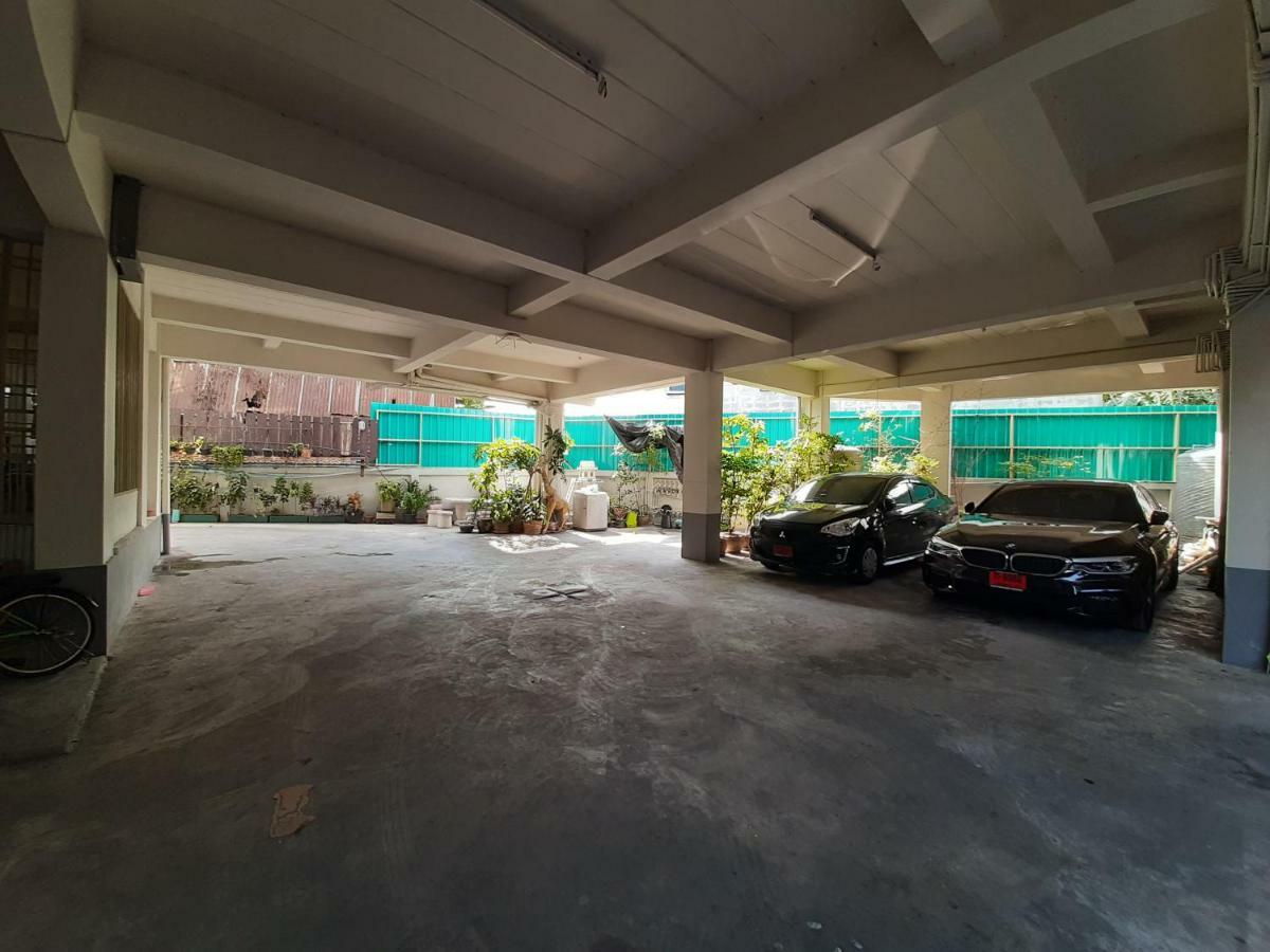 Vanlisut Hotel Ngamwongwan Nonthaburi Kültér fotó