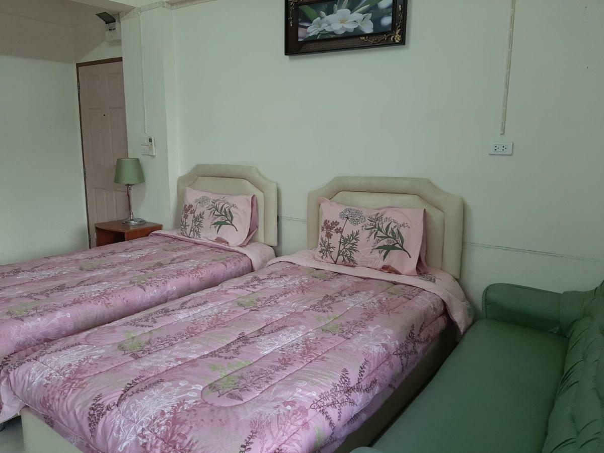 Vanlisut Hotel Ngamwongwan Nonthaburi Kültér fotó