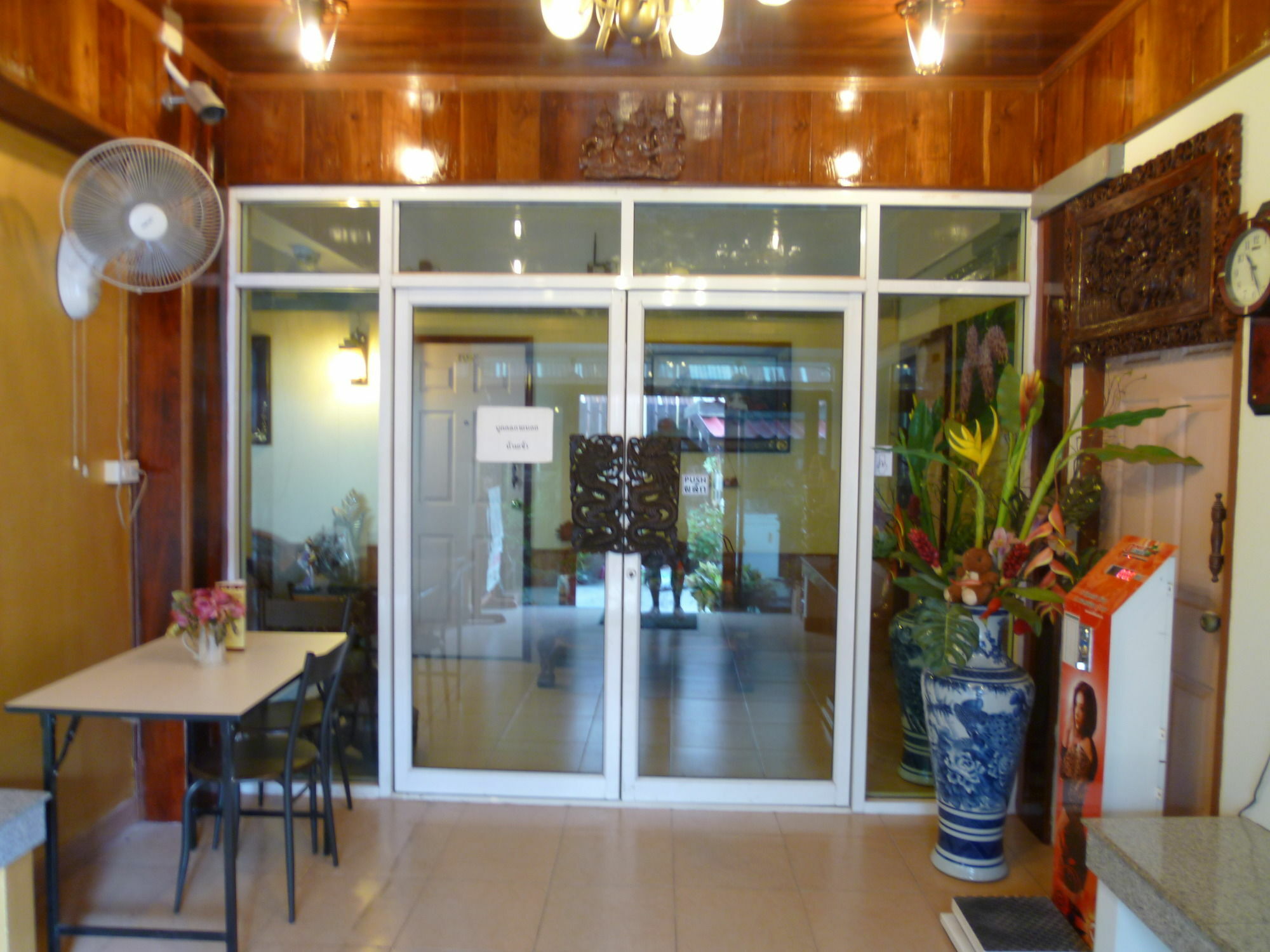 Vanlisut Hotel Ngamwongwan Nonthaburi Kültér fotó