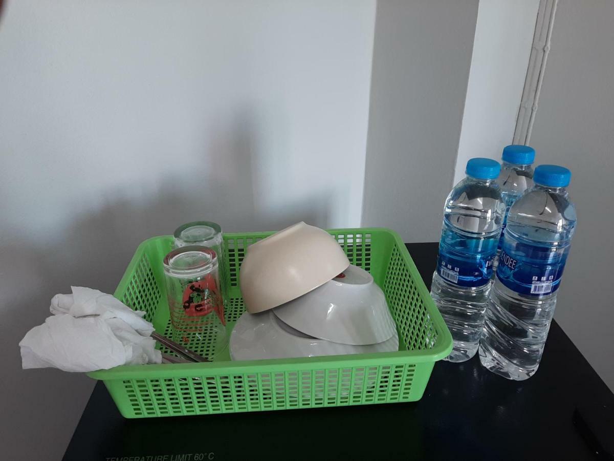 Vanlisut Hotel Ngamwongwan Nonthaburi Kültér fotó